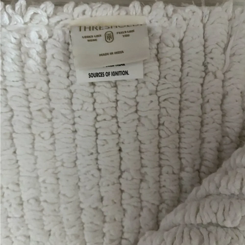 Threshold Performance Plus 20x34 Reversible Plush White Bath Mat